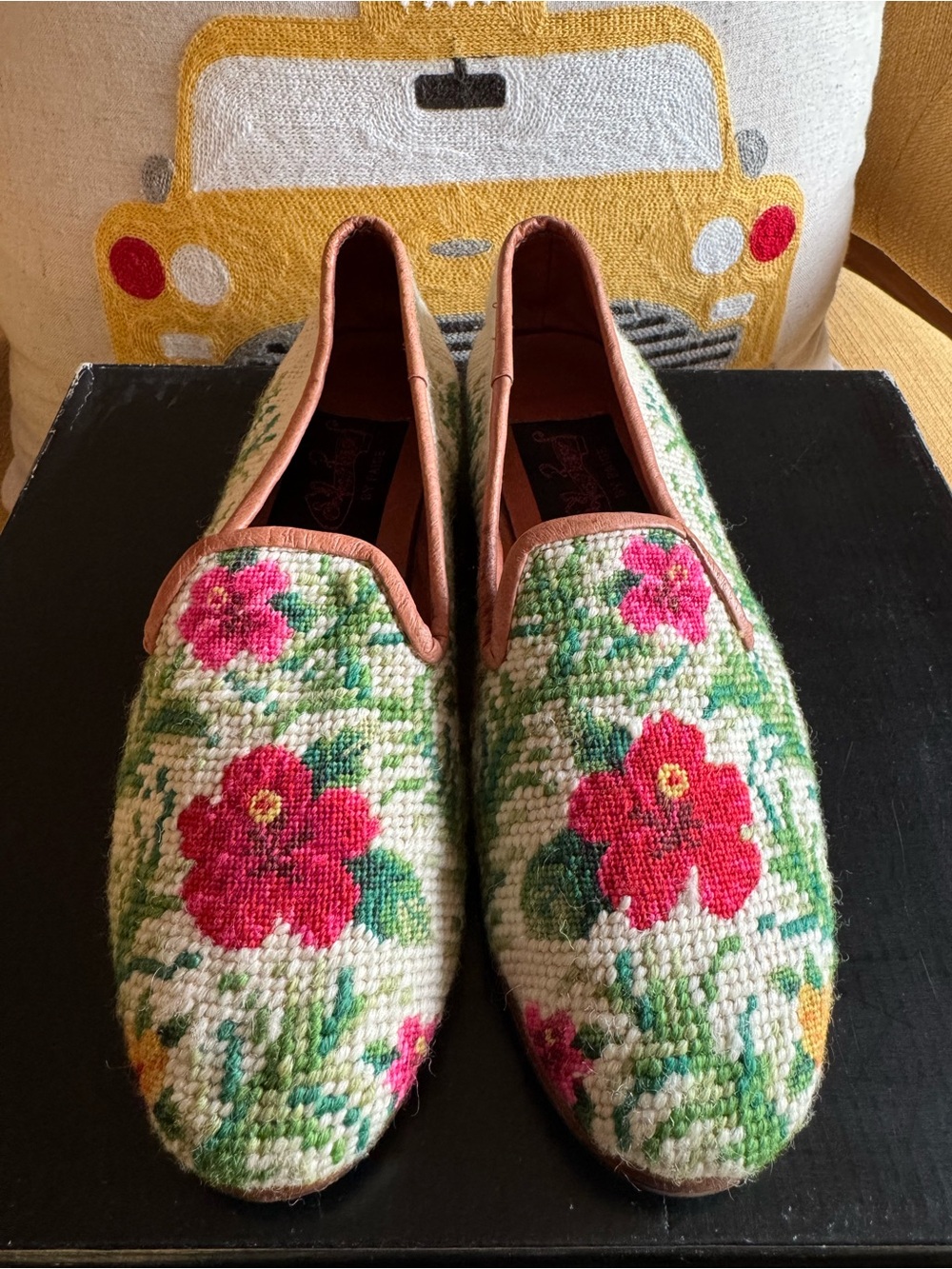 B by Paige Needlepoint Hibiscus Loafer Womens Size 6.5